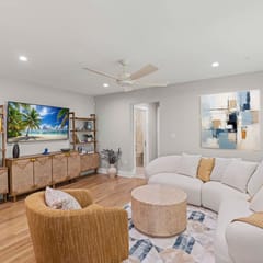 Sunny Surf House | Team Joseph Ellen