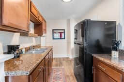 *Adorable Flat in Springfield*  - Image 4