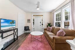 *Adorable Flat in Springfield*  - Image 2