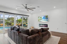 Coastal Luxe Retreat - Image 5