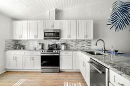 *Beach Getaway*- PATIO, STYLISH, 3BR - Image 4