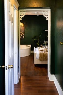 Honeymoon Room | Team Joseph Ellen - Image 2