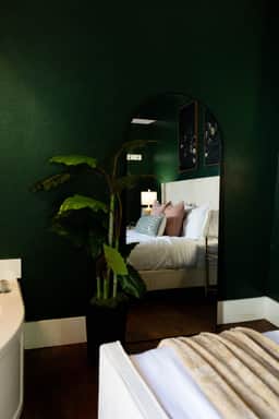 Honeymoon Room | Team Joseph Ellen - Image 3