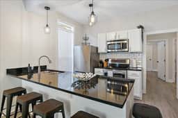 *Historic bungalow*- Wifi, Yard, Cozy - Image 3