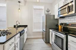 *Historic bungalow*- Wifi, Yard, Cozy - Image 4