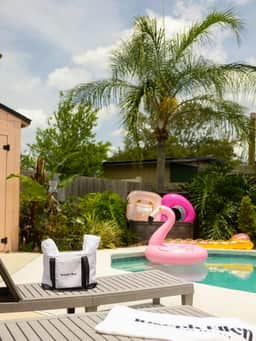 *Pink Flamingo House* -Pool, Gazebo, Lux - Image 2