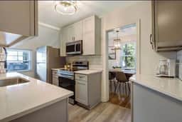 Cozy Jacksonville Bungalow - Image 2