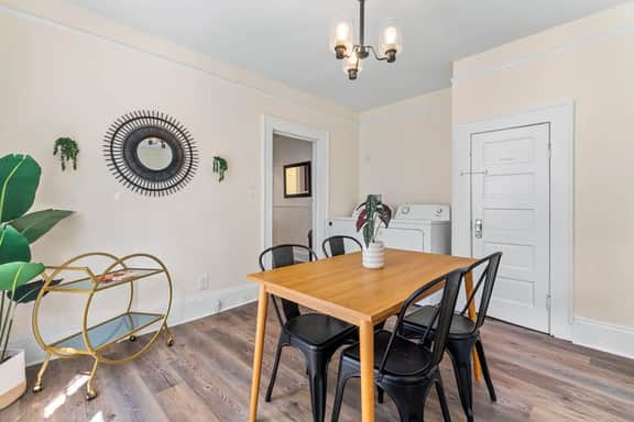 *Adorable Flat in Springfield*  - Image 3