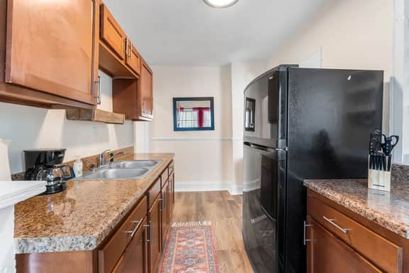 *Adorable Flat in Springfield*  - Image 4