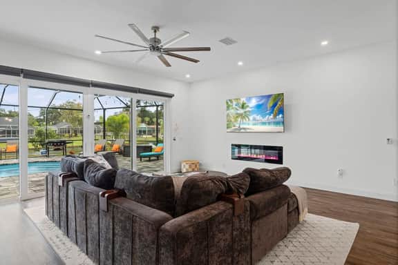 Coastal Luxe Retreat - Image 5