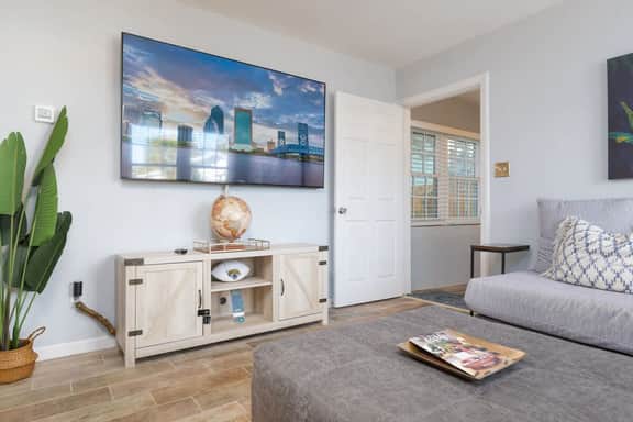 Blue Palm Front Home | Team Joseph Ellen - Image 5
