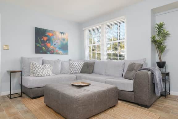 Blue Palm Front Home | Team Joseph Ellen - Image 4