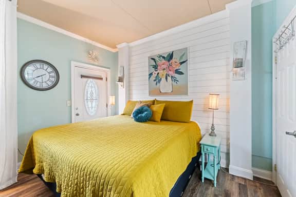 *The Poolside Studio*-Lounge, Pool, Wifi - Image 5