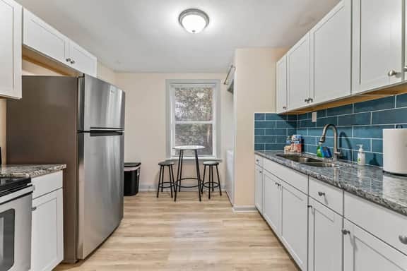 Hendricks – Suite 3 - Image 3