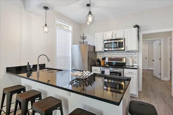 *Historic bungalow*- Wifi, Yard, Cozy - Image 3