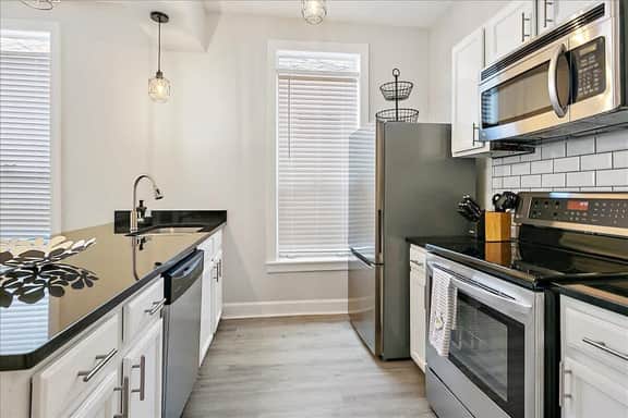 *Historic bungalow*- Wifi, Yard, Cozy - Image 4