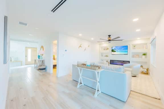 "Seaside Serenity"- Pool Table, Hot Tub, - Image 5