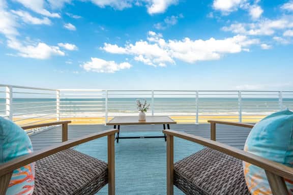 "Seaside Serenity"- Pool Table, Hot Tub, - Image 2