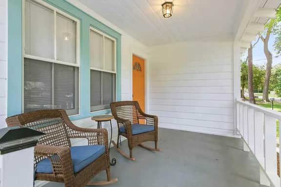 *Orange Door Bungalow*- Central, Cozy, 3 - Image 3
