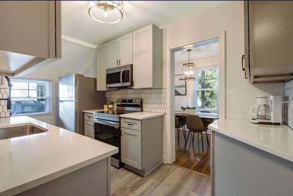 Cozy Jacksonville Bungalow - Image 2