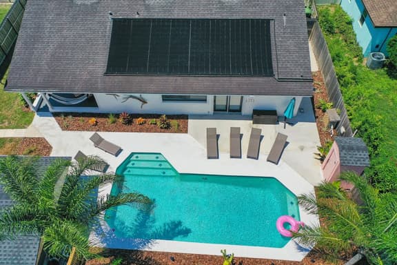 *Pink Flamingo House* -Pool, Gazebo, Lux - Image 1