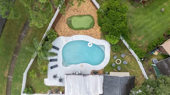 *Putt Putt Pool Home* Mini Golf/Grill/Pi - Image 1