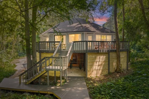 Bluff Haus | Team Joseph Ellen - Image 1