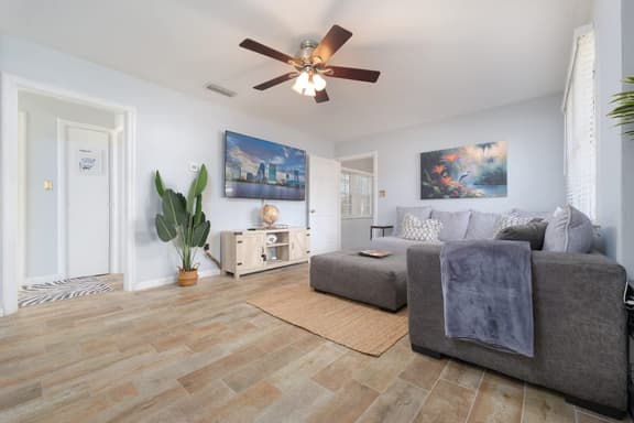 Blue Palm Front Home | Team Joseph Ellen - Image 1