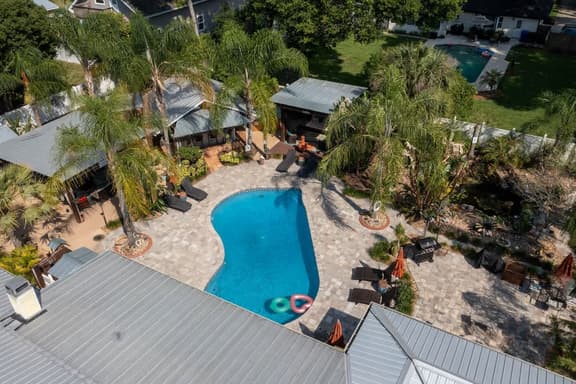 *The Poolside Studio*-Lounge, Pool, Wifi - Image 1