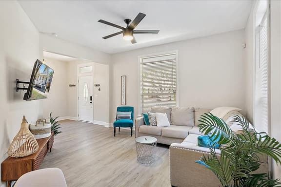 *Historic bungalow*- Wifi, Yard, Cozy - Image 1