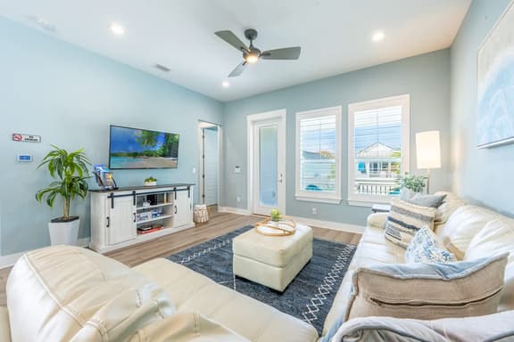 "Seas the day"-Luxury, Spacious, BBQ - Image 1