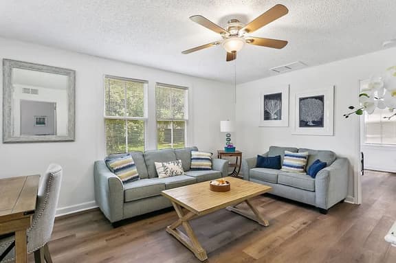 *Orange Door Bungalow*- Central, Cozy, 3 - Image 1