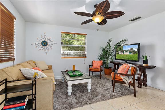 *The Funky Cactus House*- WIFI, PATIO, C - Image 1