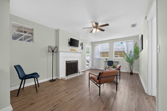 *Pure GOLD on Emerald Isle*- 4BR, Patio, - Image 1